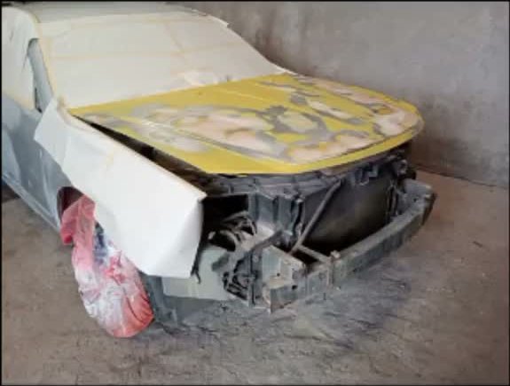 Vehículo en primer antes de pintura final