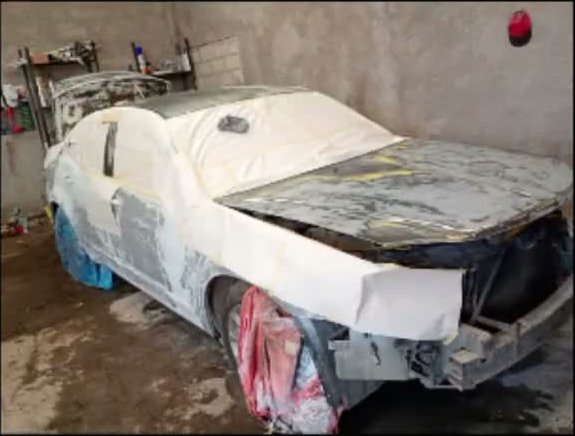 Proceso de hojalatería automotriz en Taller Danis