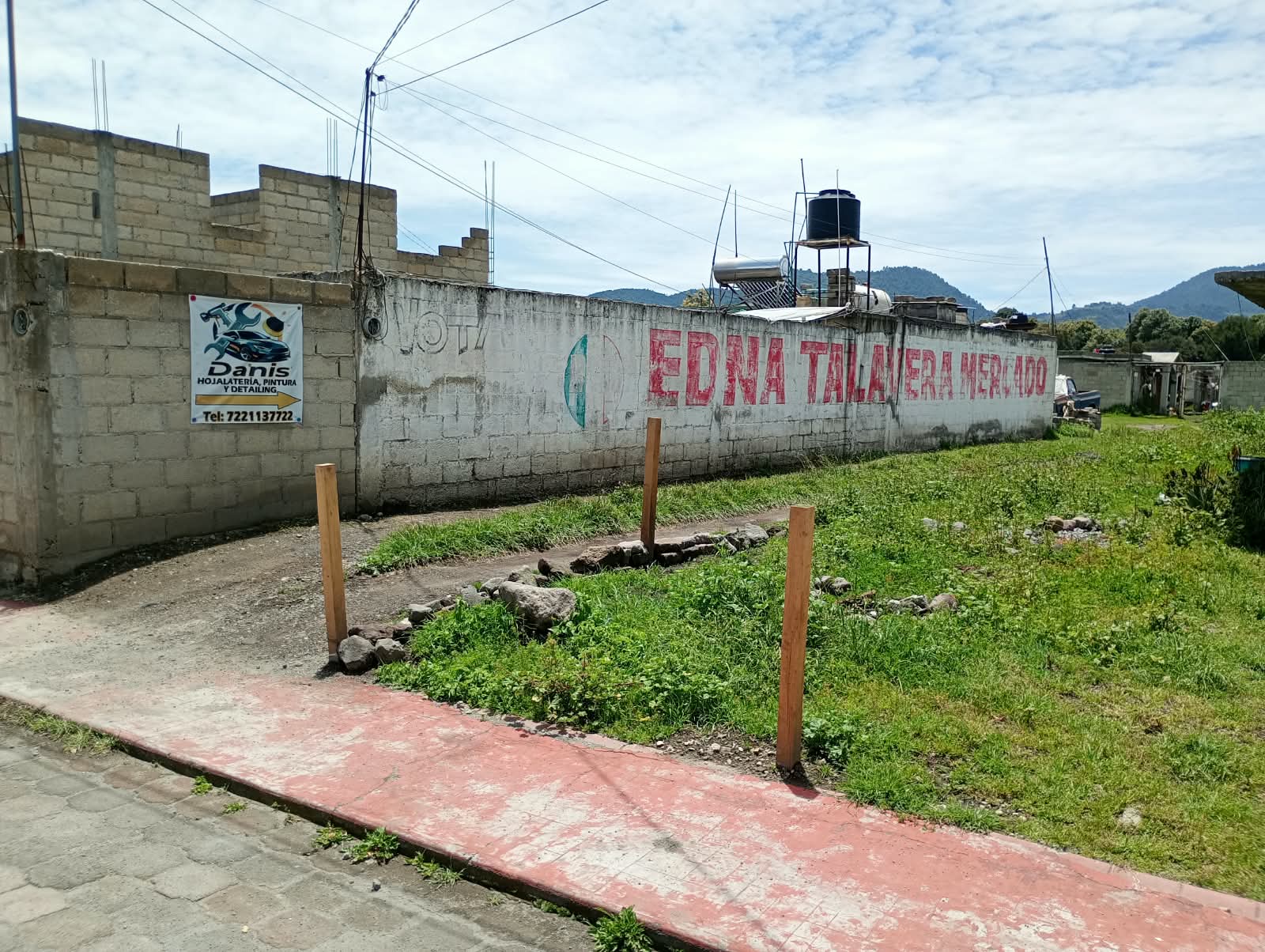 Letrero de Taller Danis: hojalatería, pintura y detailing